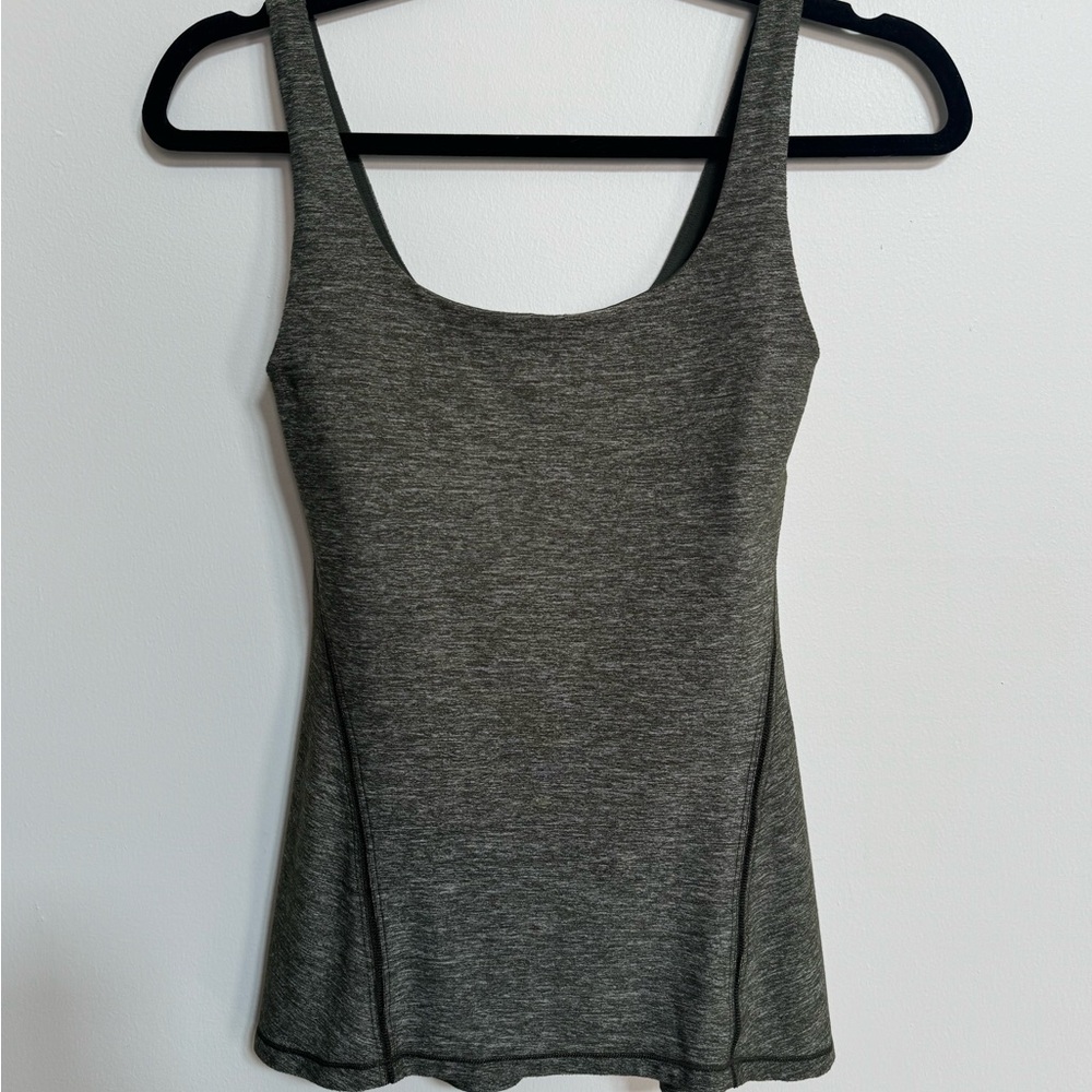 LULULEMON Amala green athletic Tank Built-In Bra size 4